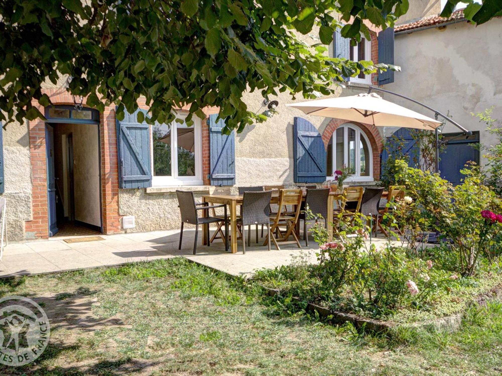 Gite Spacieux Avec Jardin Arbore Et Jeux Enfants, A Proximite De St-Etienne Et Lyon - Fr-1-496-147 Montchal Exteriér fotografie